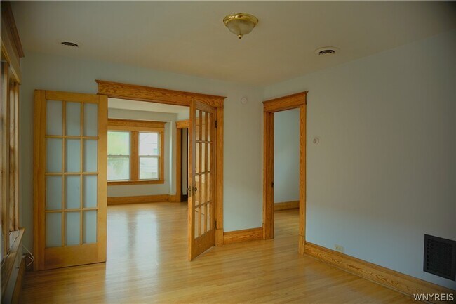 Building Photo - 47 Bridgeman St