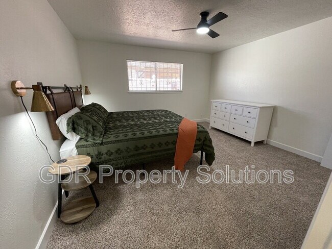 Building Photo - 520 Ortiz Dr NE