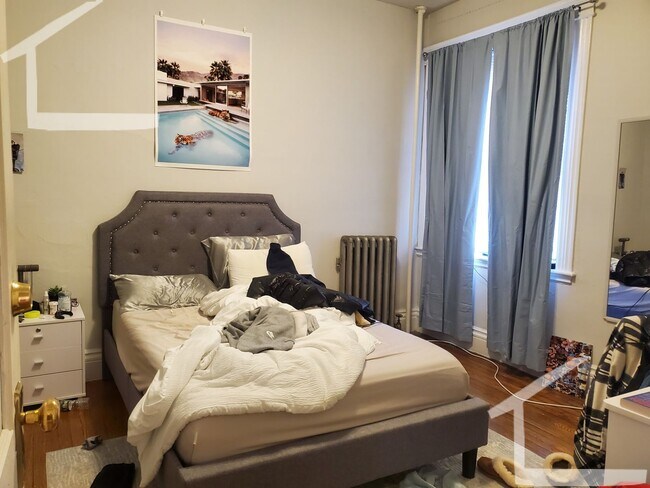 Building Photo - 5 Bed • 1.5 Bath • Oversized Apartment Fenway/BU South, 9/1/26, Laundry, Heat/HW Inc.