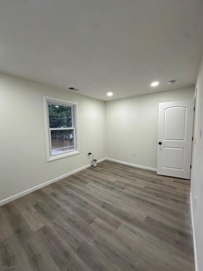 Building Photo - 112 Fairview Ave