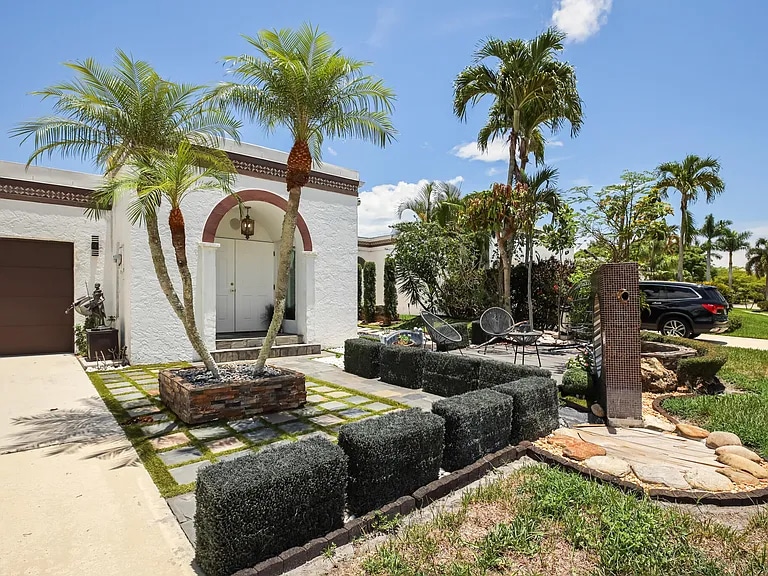 Building Photo - 6590 Fountains Cir