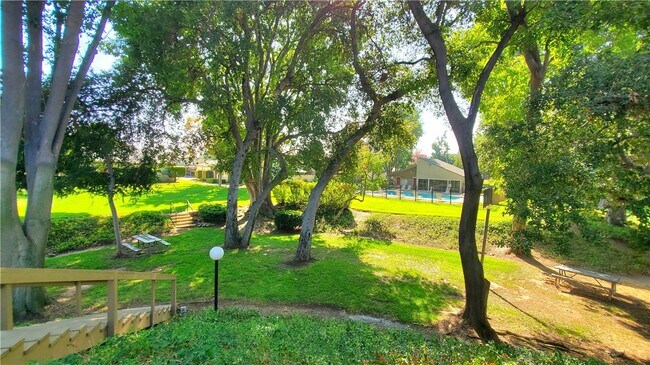 Building Photo - 1460 W Badillo St