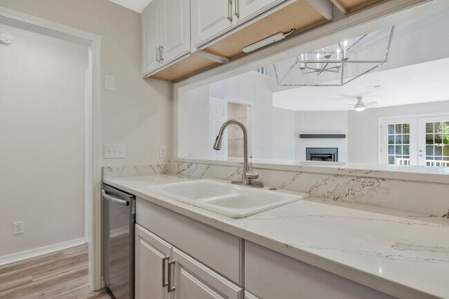Building Photo - 4221 Brookside Dr