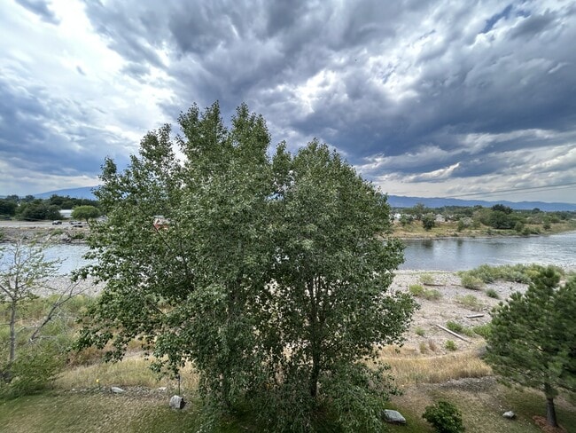 Building Photo - 2025 Mullan Rd