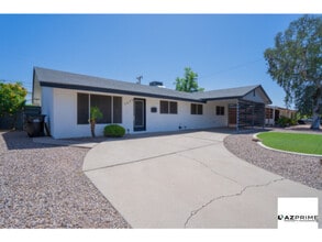 Building Photo - Modern 4/2 Scottsdale Home - Pool &amp; Putting Green!