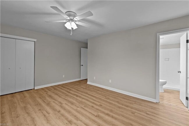 Building Photo - Updated Townhome in Virginia Beach