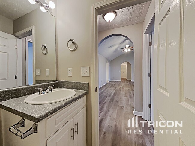 Building Photo - 702 Heritage Ridge Dr
