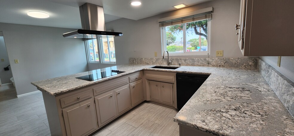 Kitchen - 1100 Opal St