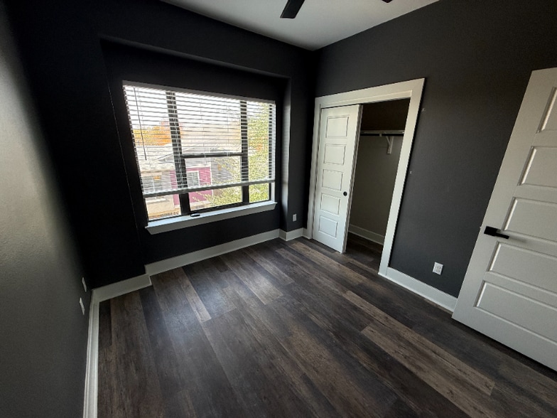 Building Photo - 1500 Lorraine Loop