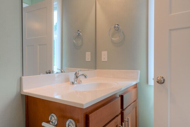 Building Photo - Uptown Village- 3 BR 3.5 Bath Townhome