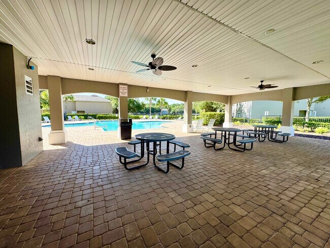 Building Photo - 374 Scrub Jay Dr