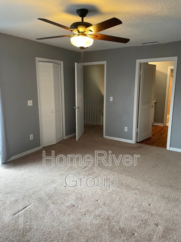Building Photo - 15240 E Pond Woods Dr