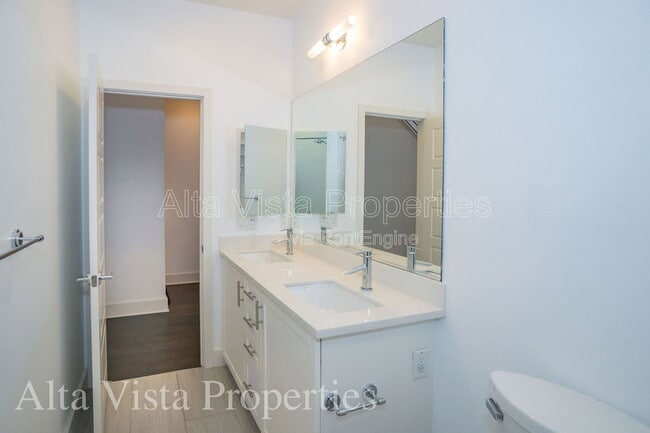 Building Photo - 2549 Aperture Cir