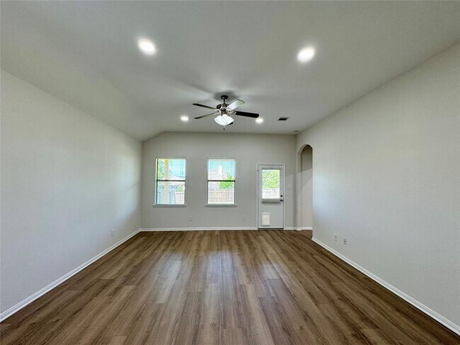 Building Photo - 18717 Stewart Hill Dr