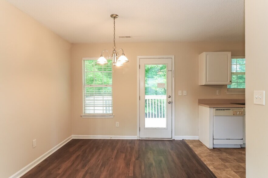 Building Photo - 409 Robin Hill Ln