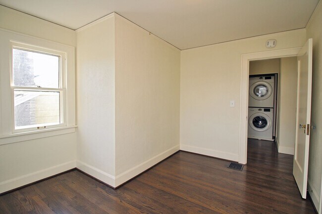 Building Photo - 2241 NE 33rd Ave