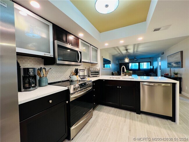 Building Photo - 10102 S Ocean Dr