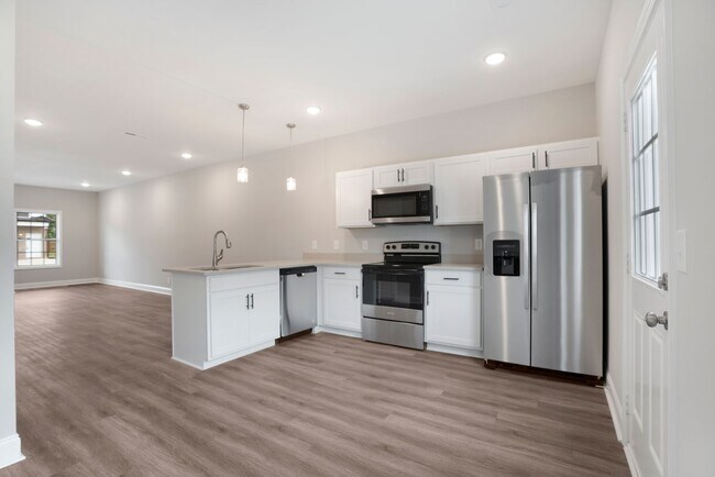 Building Photo - Excell Pointe 2 Bedroom Townhomes