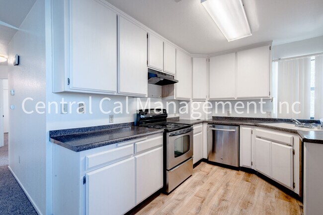 Building Photo - 4207 Eton St