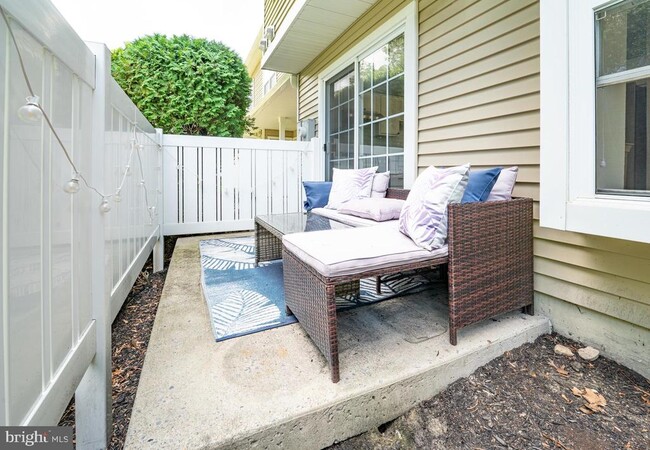 Building Photo - 1208 Delancey Way