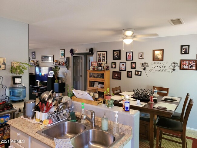 Building Photo - 2702 E Juniper Ave