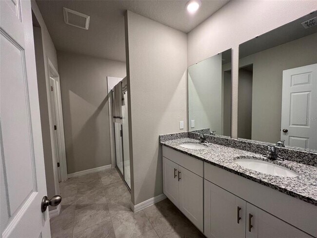 Building Photo - 3163 Bella Vista Dr