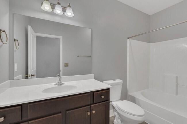 Building Photo - Stylish Condo with Balcony Views in South Nashville