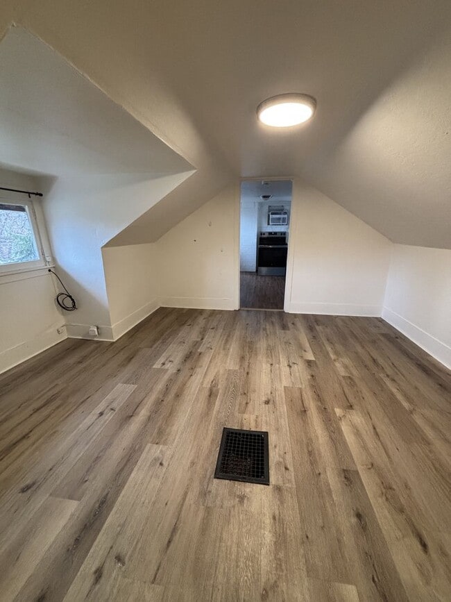 Building Photo - 740 E 800 S