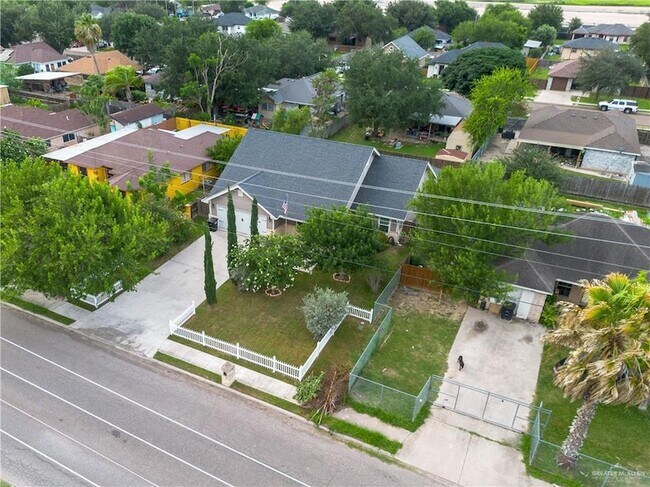 Building Photo - 1413 E St Francis Ave
