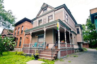 Building Photo - Green St