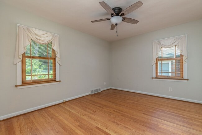 Building Photo - 2BD/2BATH Rockhill Home!
