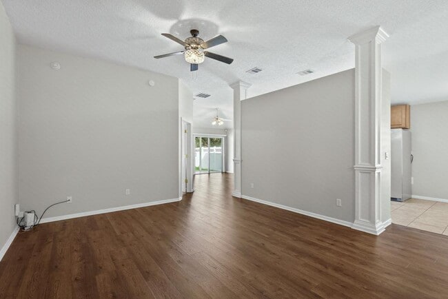 Building Photo - 1727 Canopy Oaks Dr