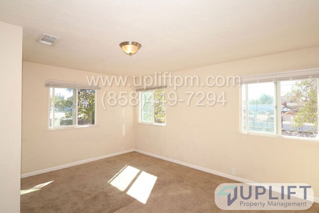 Building Photo - 950 B St