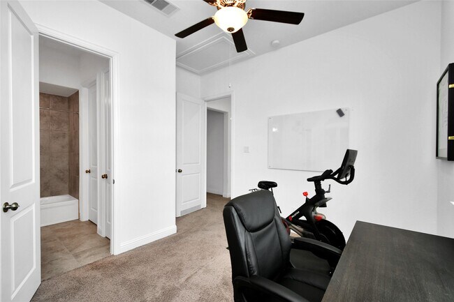 Building Photo - 11012 Mikula Dr