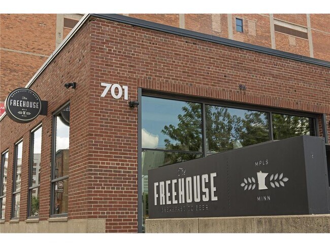 Building Photo - 345 6th Ave N