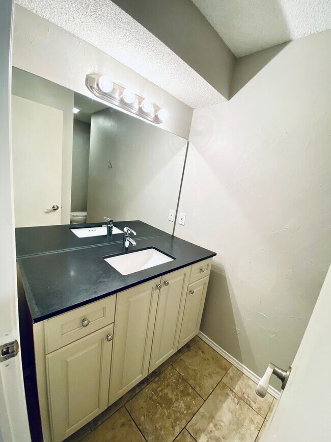 Building Photo - Move-In Ready 3 Bed 2 Bath In Union School...