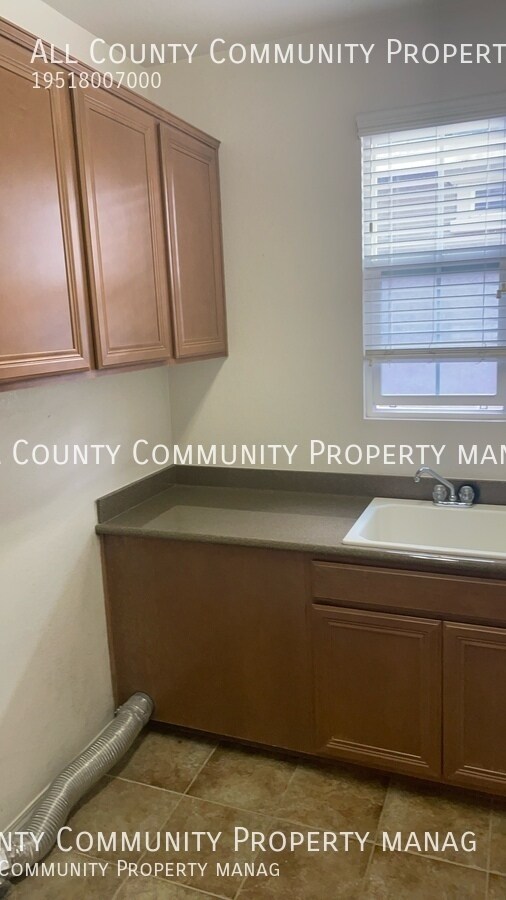 Building Photo - 40298 Hannah Way