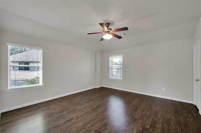 Building Photo - 946 Fife Dr