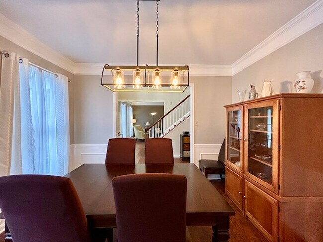 Building Photo - 5 Milestone Manor Ct