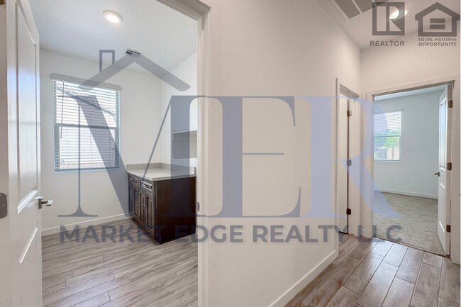 Building Photo - 2Bed/2Bath Gated Turnkey Home in Wickenbur...