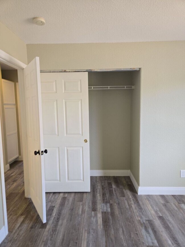 Building Photo - A Fabulous 4 Bedroom Home in Peccole Ranch