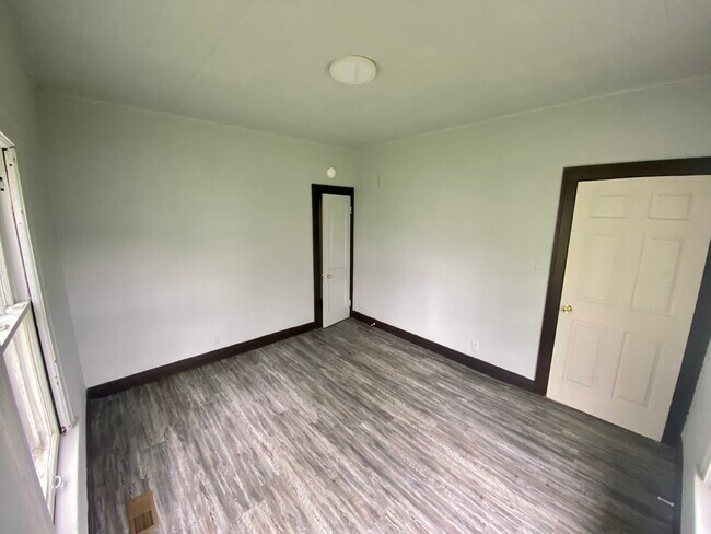 Building Photo - 501 N Bowman Ave