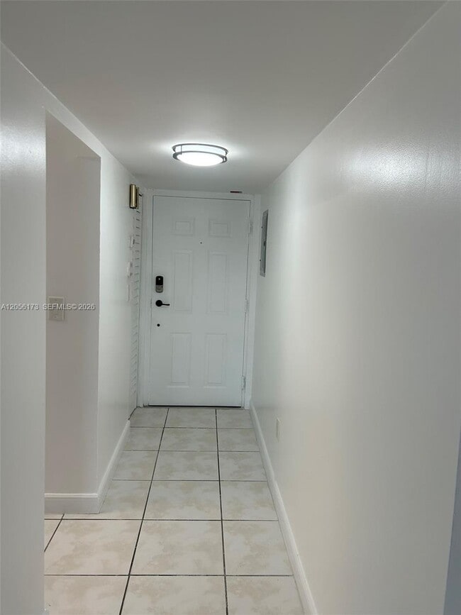 Building Photo - 10000 NW 80th Ct