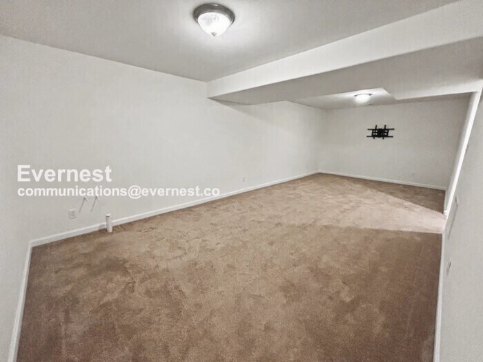 Building Photo - 102 Ridgeway St