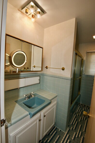 Building Photo - 1149 Sunrise Dr