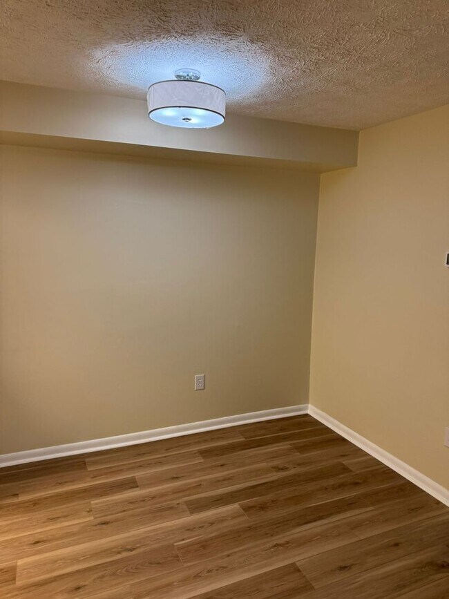 Building Photo - 102-4 Turtle Creek Road