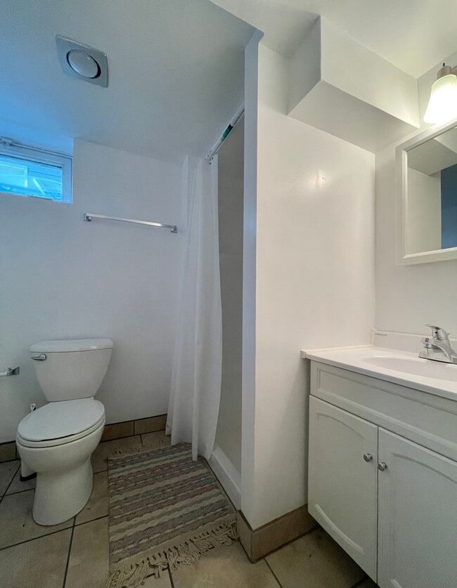 Building Photo - 505 W 70th St