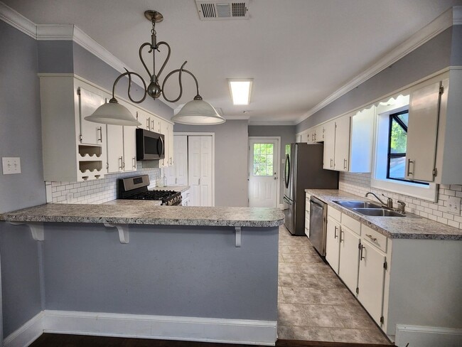 Building Photo - 215 E Washington St