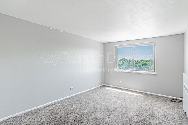 Building Photo - 1366 Garfield St