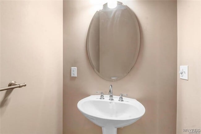 Building Photo - 11 Ojibwa Cir